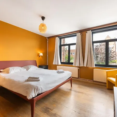 Lake Suites Bed & Breakfast 3*