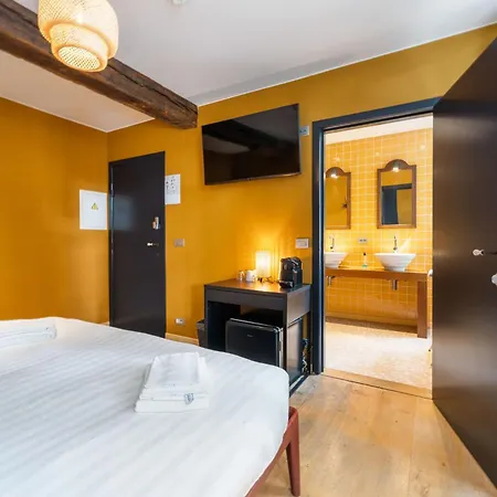 Lake Suites Bed & Breakfast